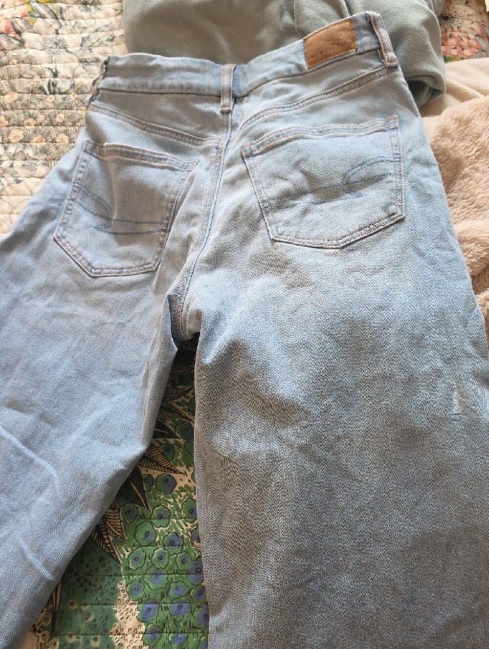 American Eagle High-Waist Light Wash Wide Leg Jeans - Classic Women’s Fit - Picture 11 of 11